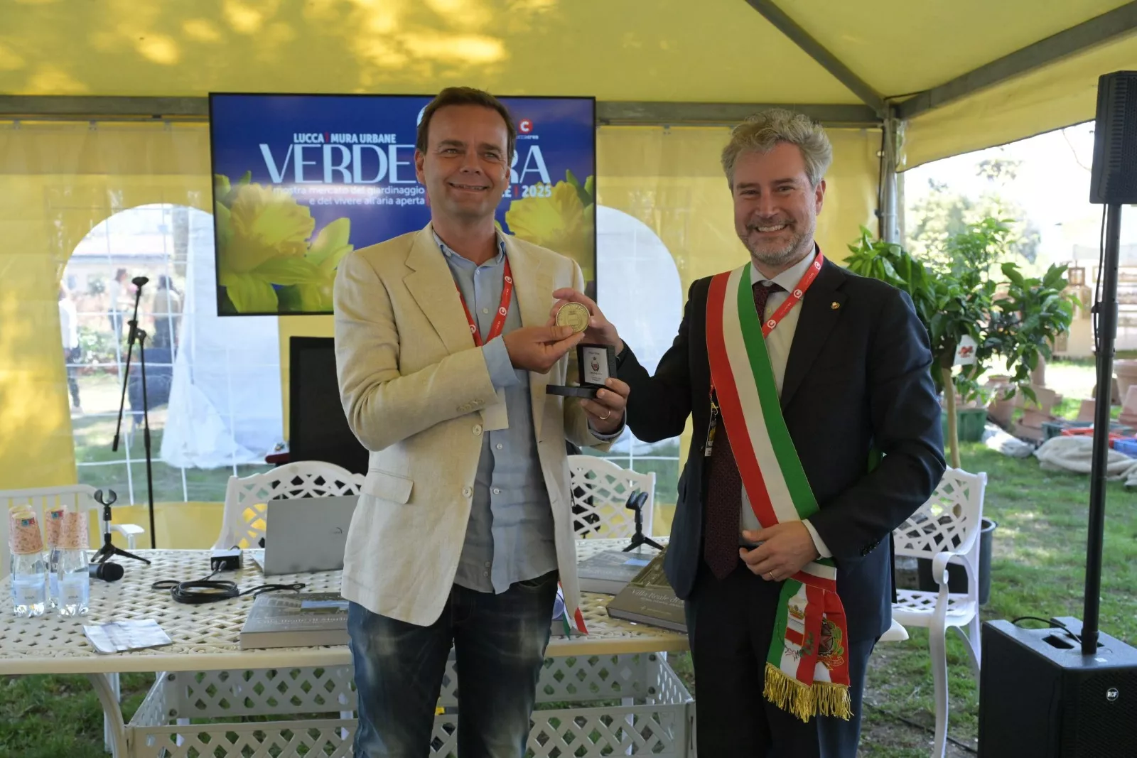 Henric Groenberg receiving City of Lucca Medal